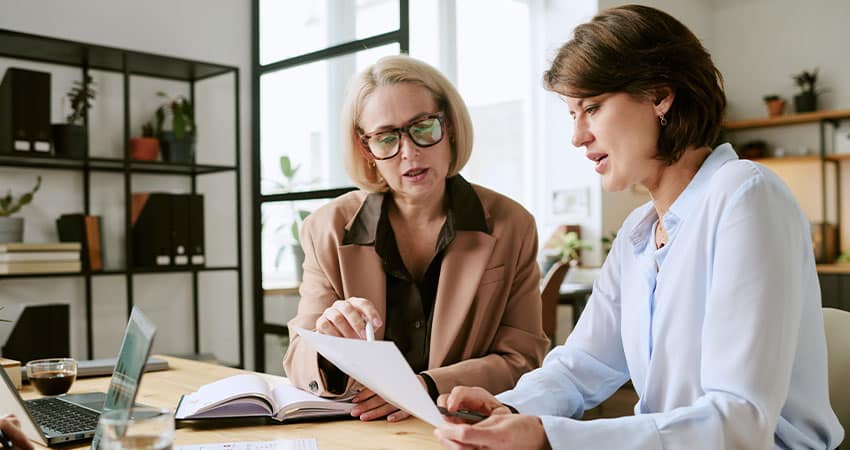 Collegues disucussing how it works